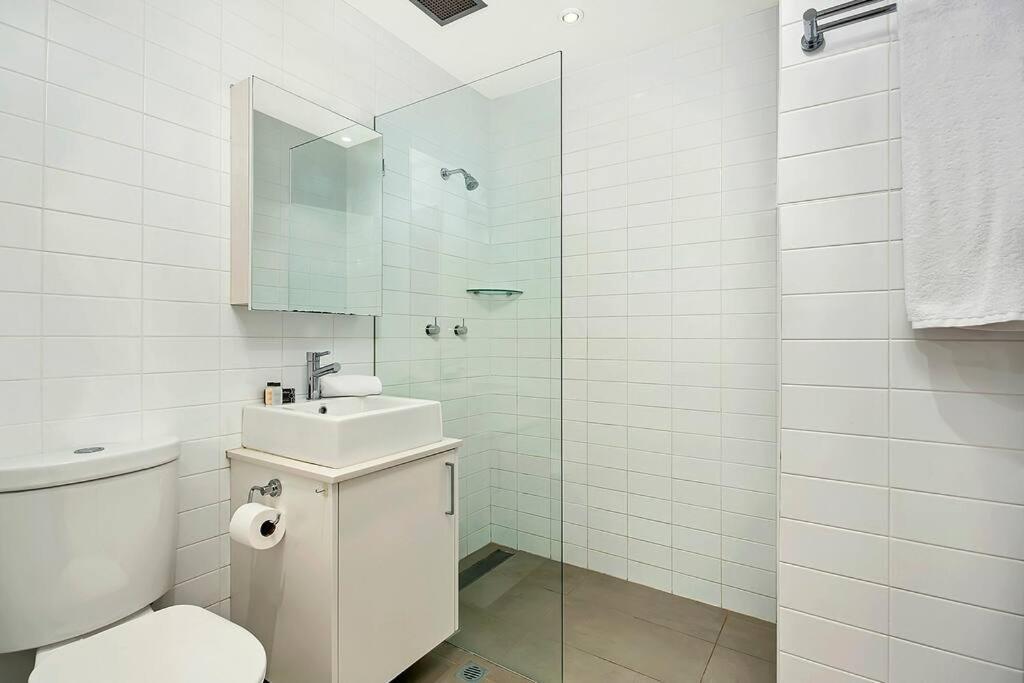 Cldon- Furnished 1 Bedroom - Bridge St Cbd Apartment *